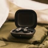 Powerbeats Fit 穩固貼合的無線入耳式運動耳機 極速黑