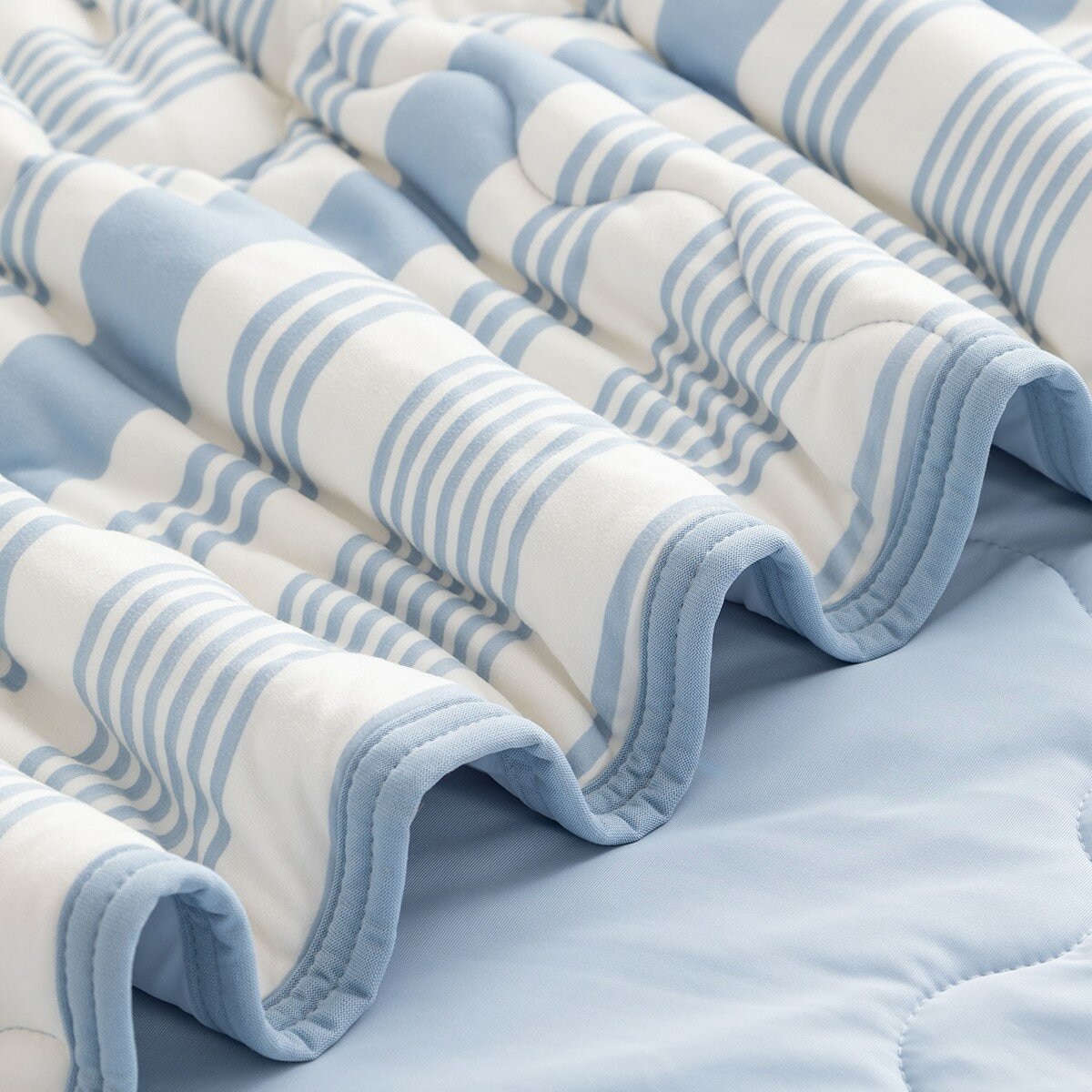 Berkshire 涼感被 152公分 X 177公分 藍條紋