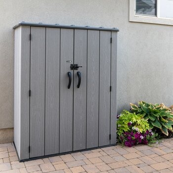 Lifetime 4.5呎 X 2.3呎儲藏屋 含層架