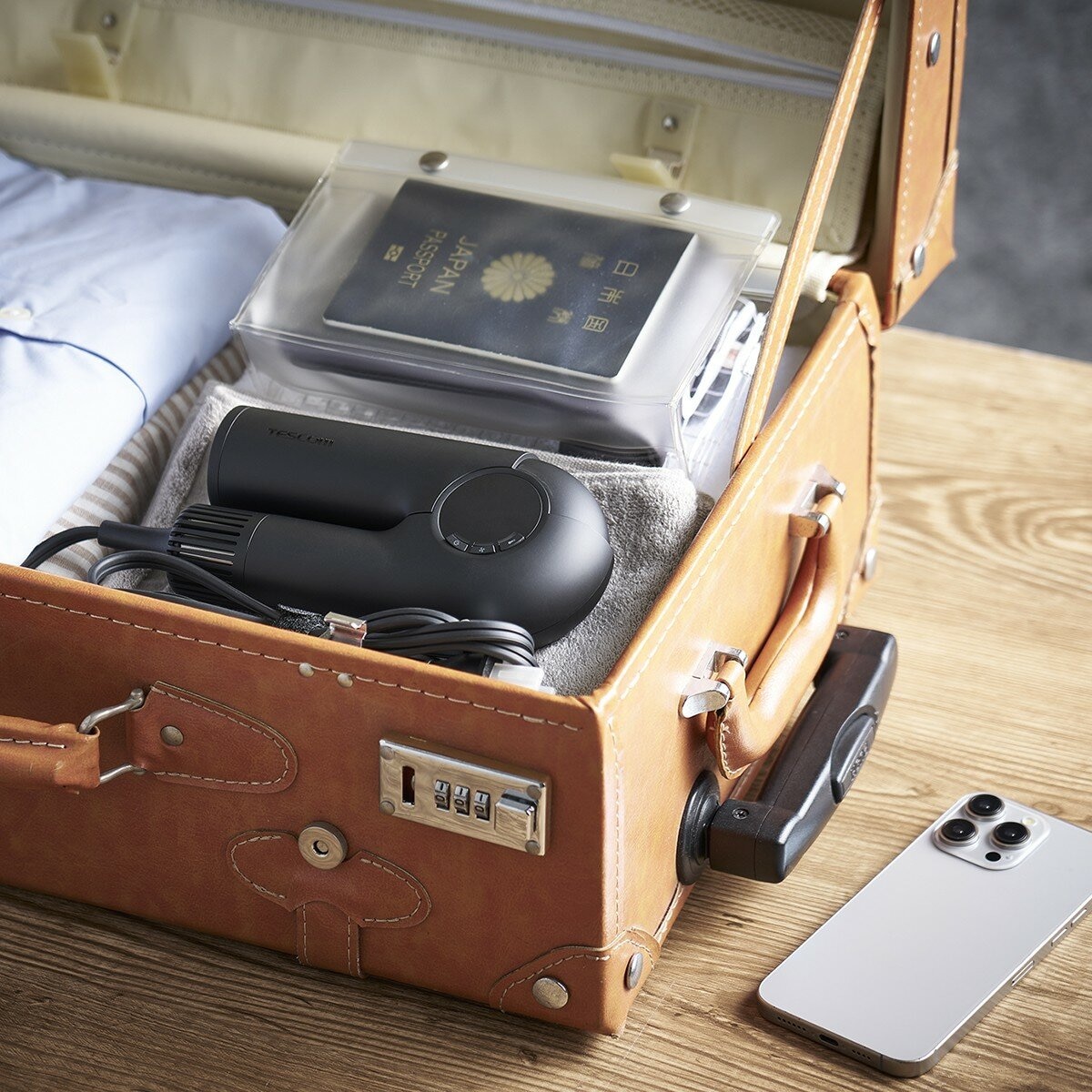 Tescom BLDC 自動變壓摺疊修護離子吹風機 TD866TW