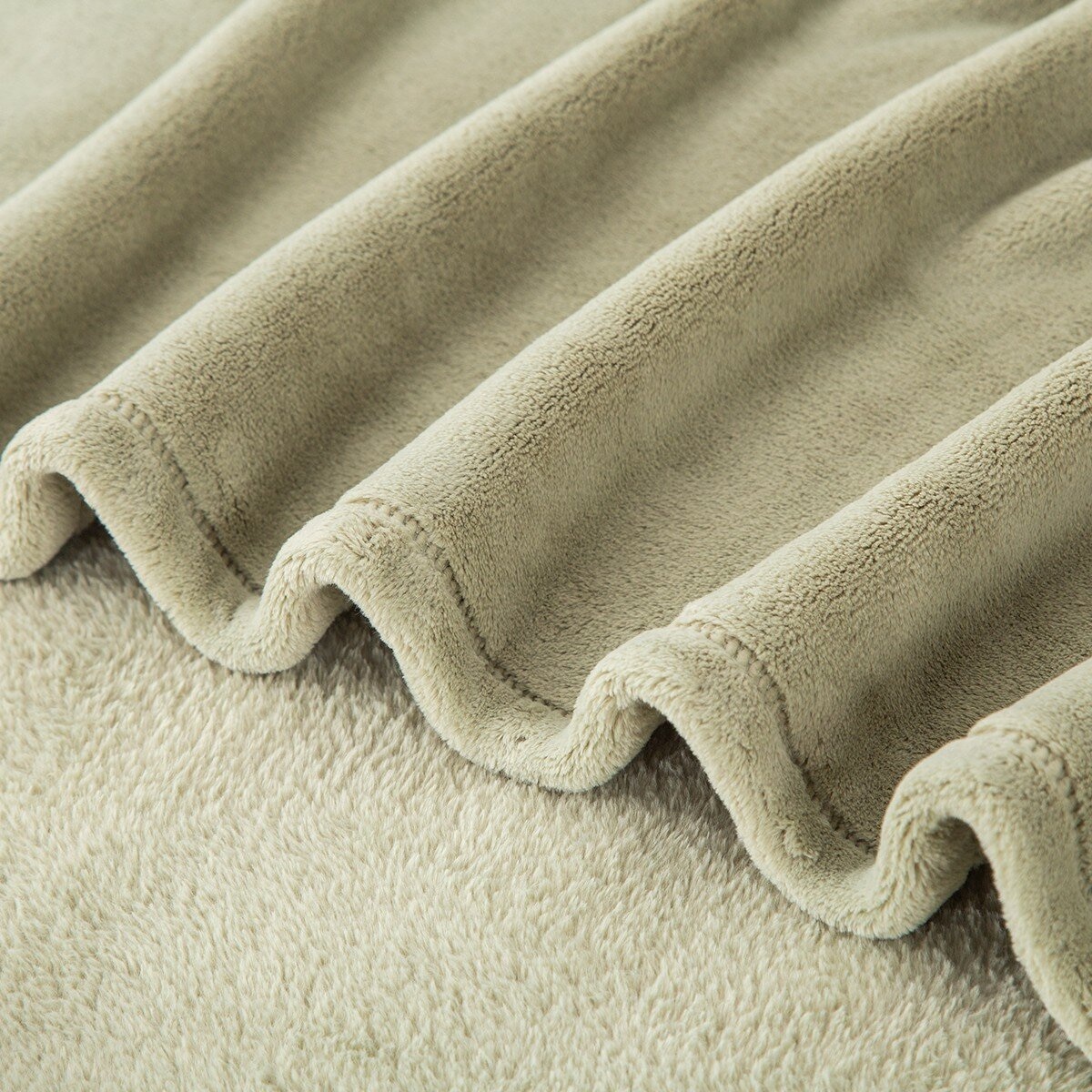 Berkshire 雙人舒適毯 233公分 X 248公分 綠