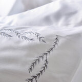 La Belle 雙人加大300織純棉刺繡被套床包4件組 180公分 X 186公分 葉子款 凝靚白