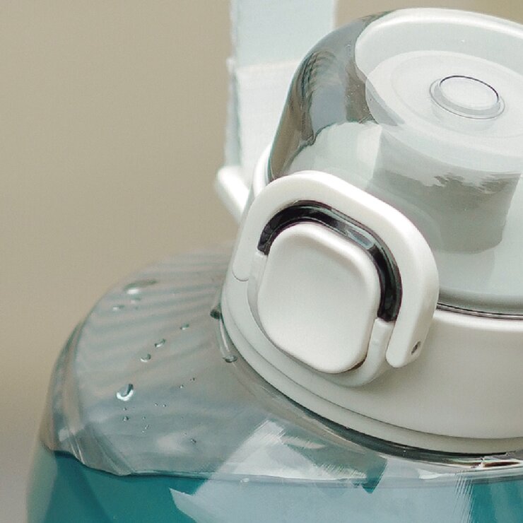 樂扣樂扣 Tritan 大容量彈蓋提帶冷水壺 2.2公升 白