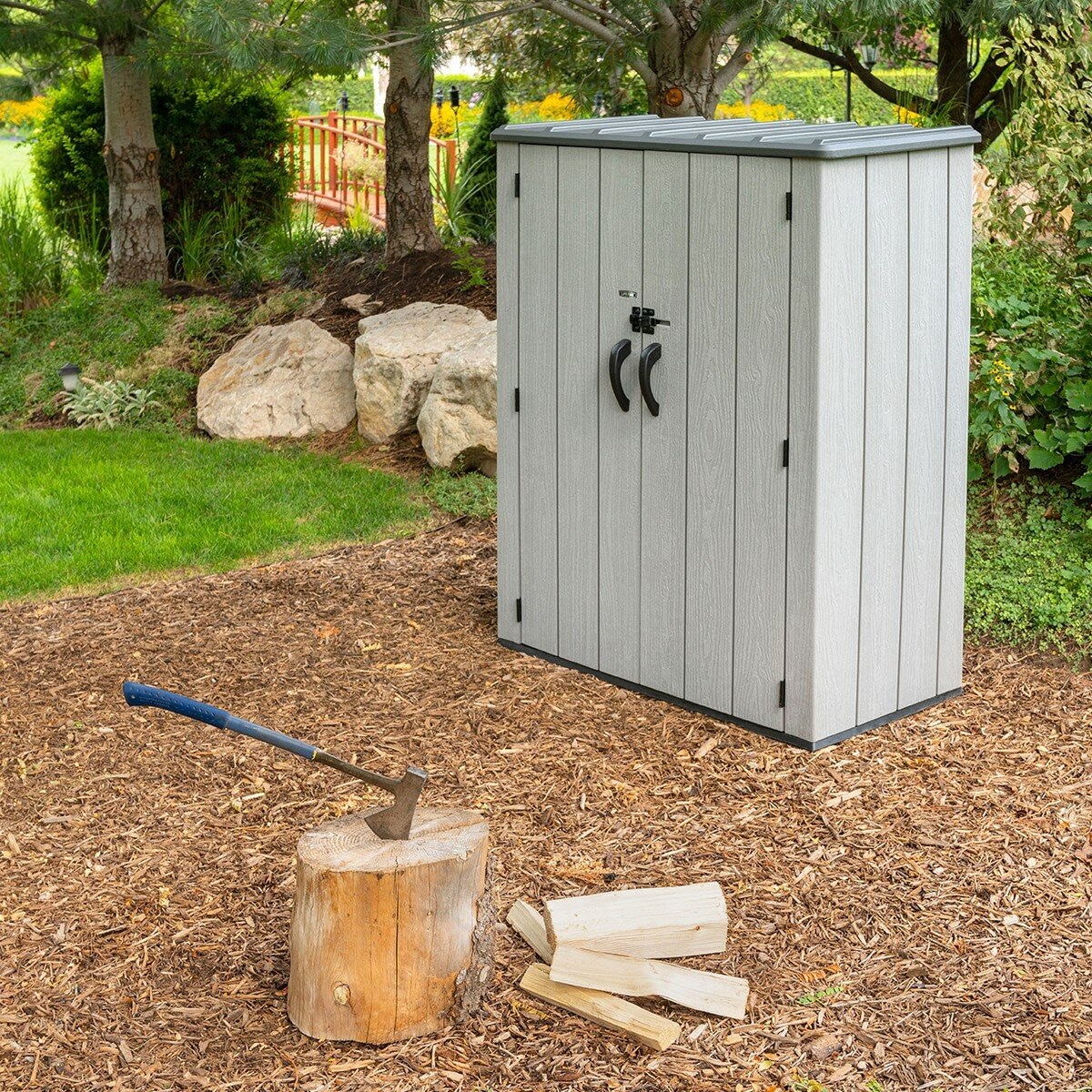 Lifetime 4.5呎 X 2.3呎儲藏屋 含層架