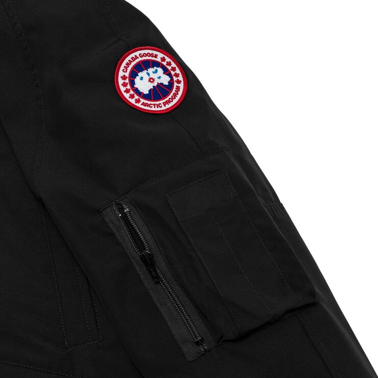 Canada Goose 女連帽防風飛行羽絨外套 #Chilliwack 黑