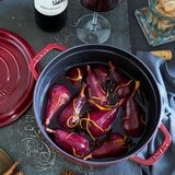 Staub 雙耳圓形鑄鐵深湯鍋 含鋼頭鍋蓋 24公分 波爾多紅 Staub 雙耳圓形鑄鐵深湯鍋 含鋼頭鍋蓋 24公分 波爾多紅