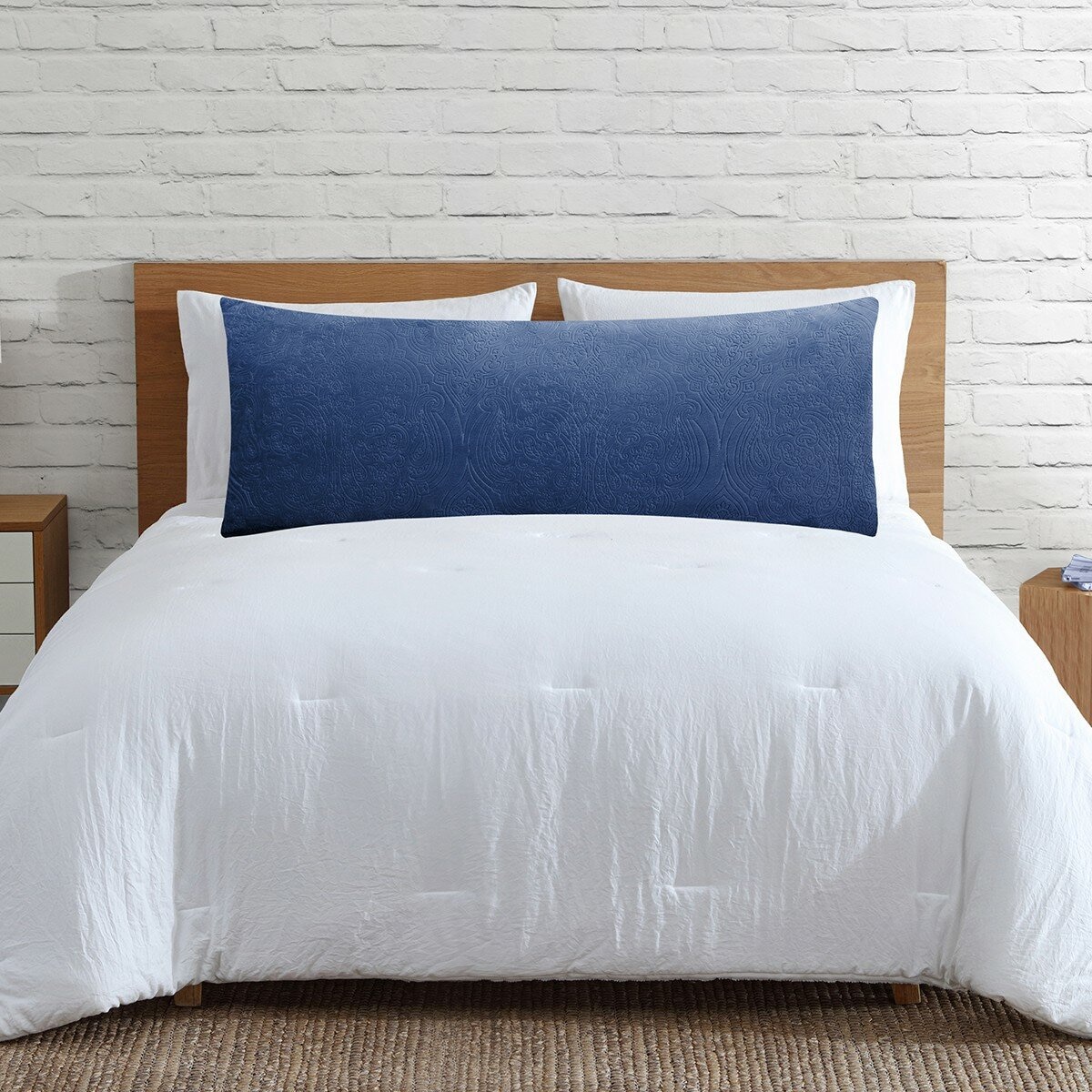 Sutton Place 壓花長抱枕 50公分 X 121公分 靛藍