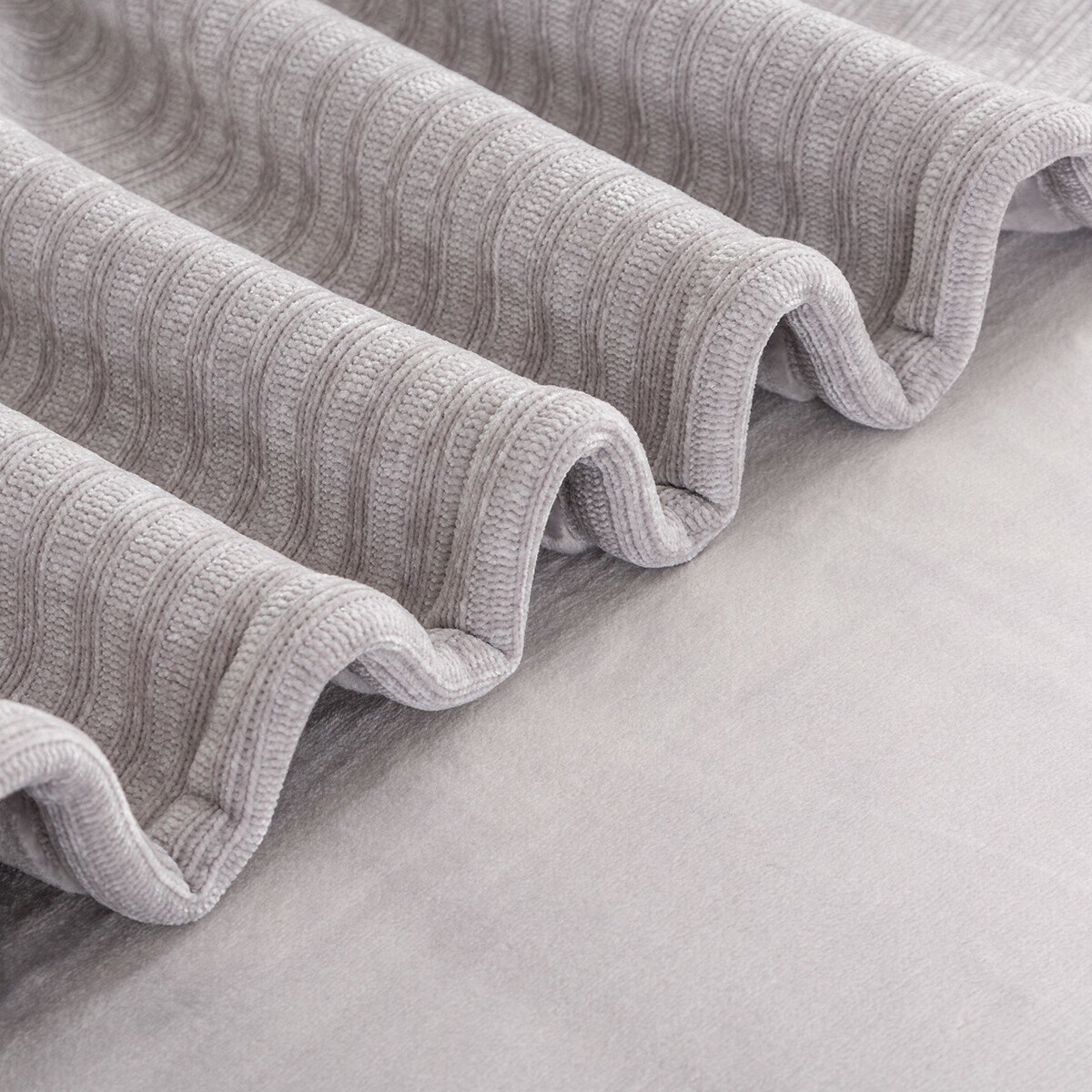 Berkshire 織紋柔軟舒適毯 152公分 X 177公分 灰