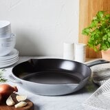 Staub 琺瑯鑄鐵單柄平煎鍋 26公分 石墨灰