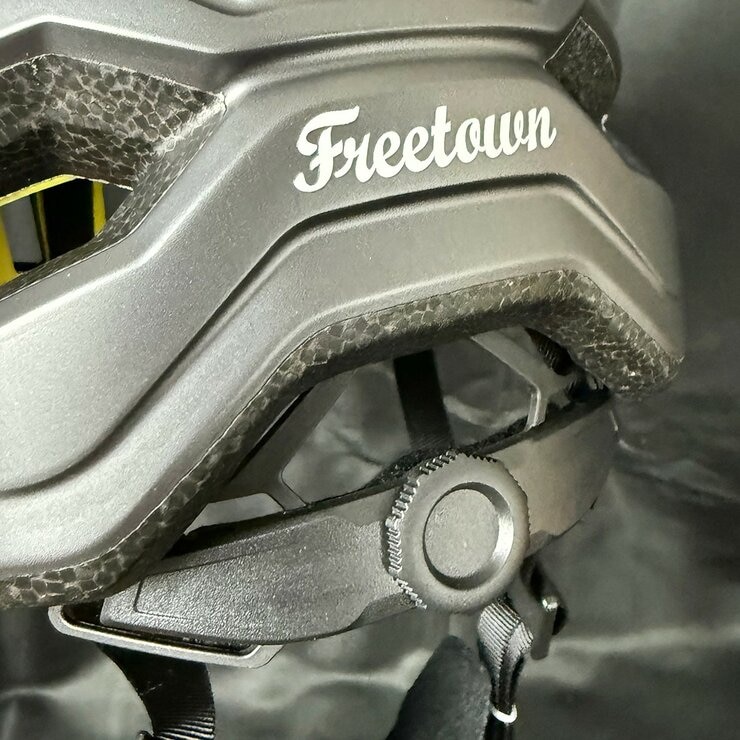 Freetown 成人自行車安全頭盔 黑色