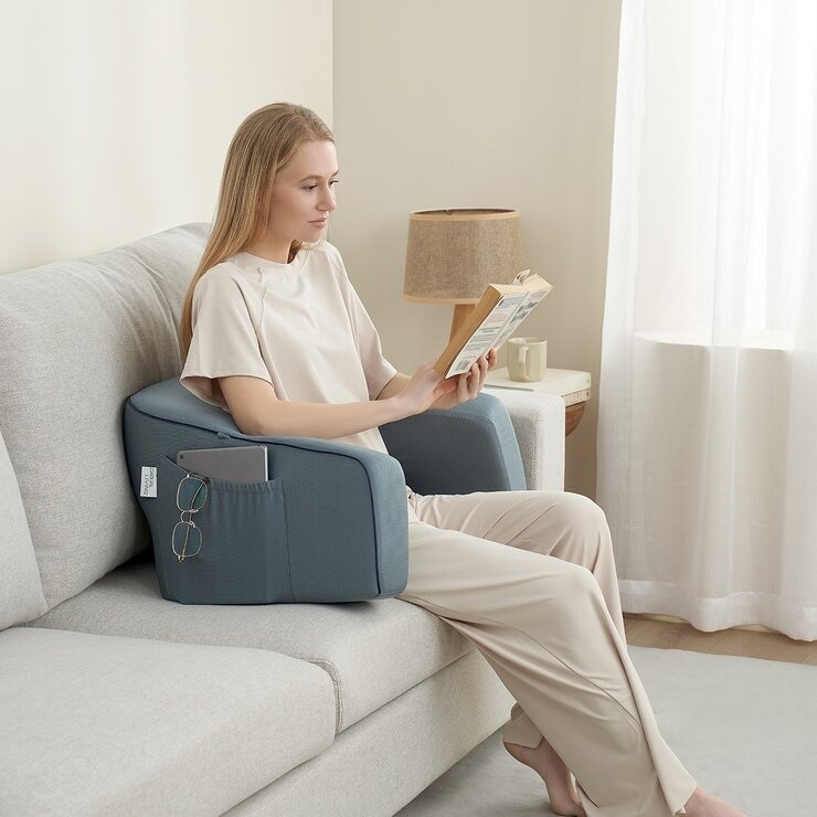 Casual Living 膝上桌枕