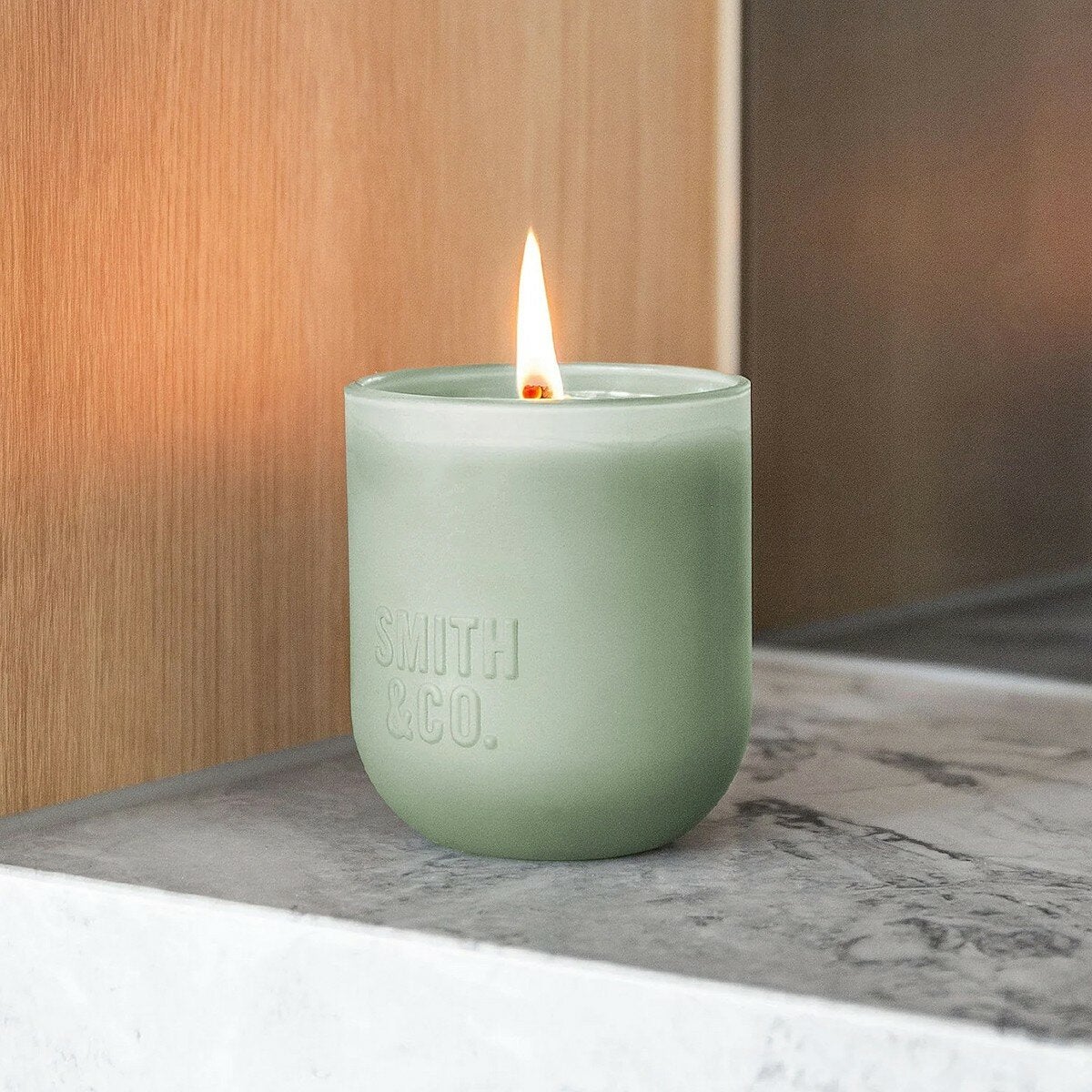 SMITH & CO. 香氛蠟燭 250公克 琥珀與小蒼蘭 SMITH & CO. 香氛蠟燭 250公克 琥珀與小蒼蘭