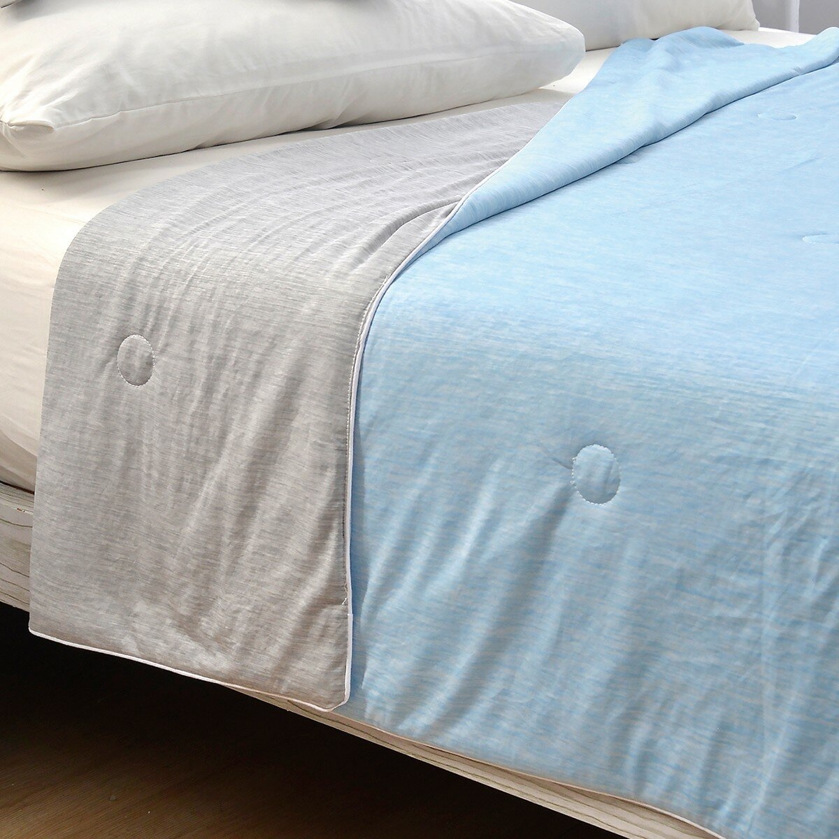 La Belle 素色涼感被 150公分 X 200公分 水藍 La Belle 素色涼感被 150公分 X 200公分 水藍