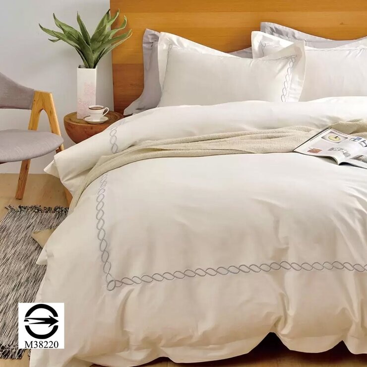 La Belle 雙人特大 300織純棉刺繡被套床包 4件組 180公分 X 210公分 白