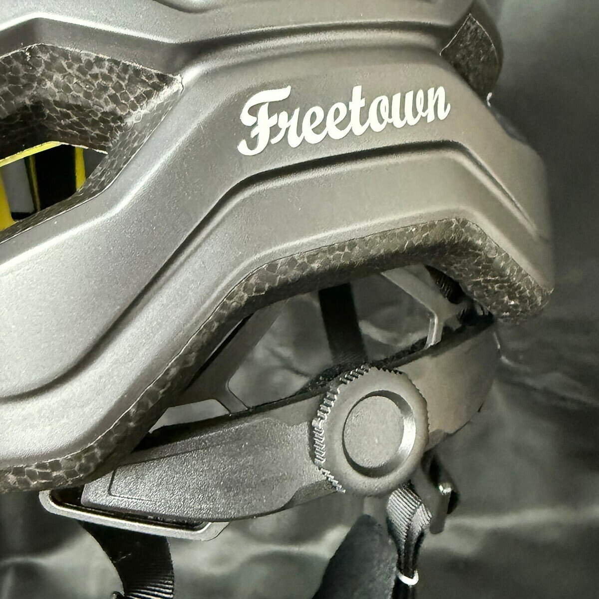 Freetown 成人自行車安全頭盔 黑色