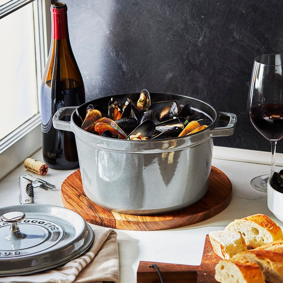 Staub 雙耳圓形鑄鐵深湯鍋 含鋼頭鍋蓋 24公分 石墨灰