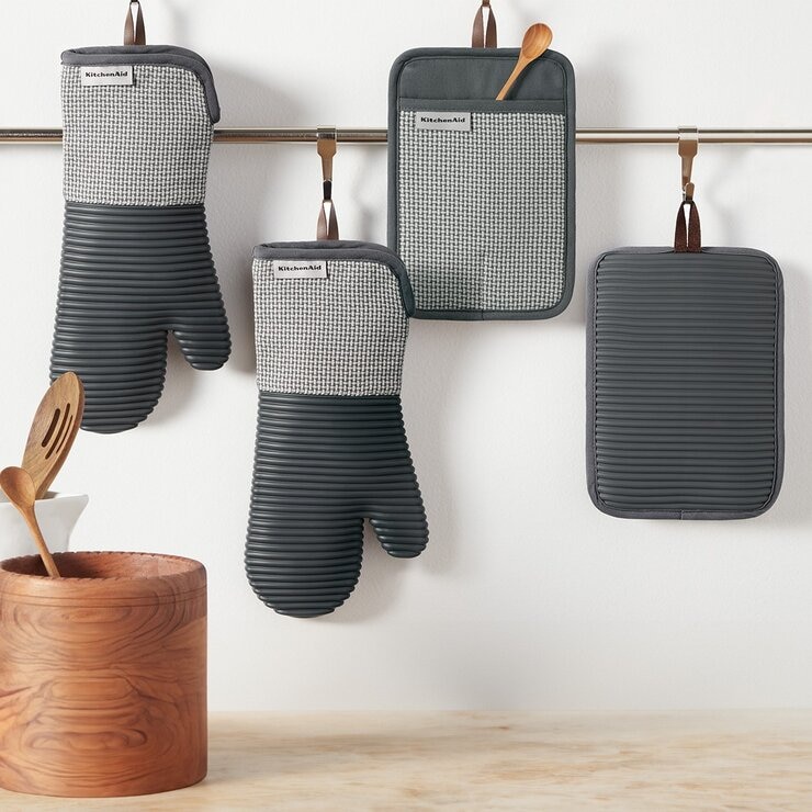 KitchenAid 矽膠廚房隔熱 4件組 (隔熱手套 X 2入 + 隔熱墊 X 2入) 灰
