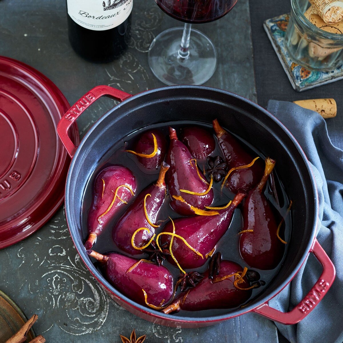 Staub 雙耳圓形鑄鐵深湯鍋 含鋼頭鍋蓋 24公分 波爾多紅 Staub 雙耳圓形鑄鐵深湯鍋 含鋼頭鍋蓋 24公分 波爾多紅