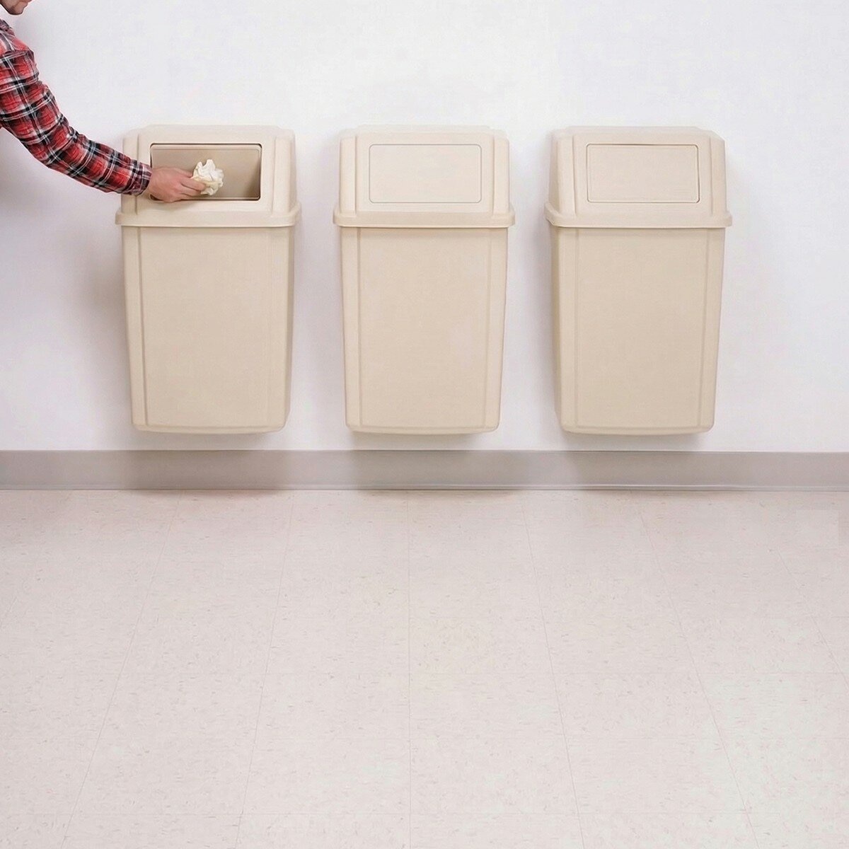 Rubbermaid Commercial Products 靠牆壁掛式垃圾桶 Rubbermaid Commercial Products 靠牆壁掛式垃圾桶