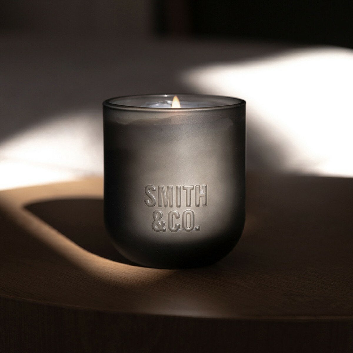 SMITH & CO. 香氛蠟燭 250公克 菸草與雪松木 SMITH & CO. 香氛蠟燭 250公克 菸草與雪松木