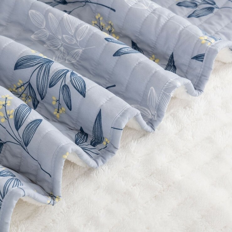 Berkshire 印花薄被毛毯 152公分 X 177公分 葉子