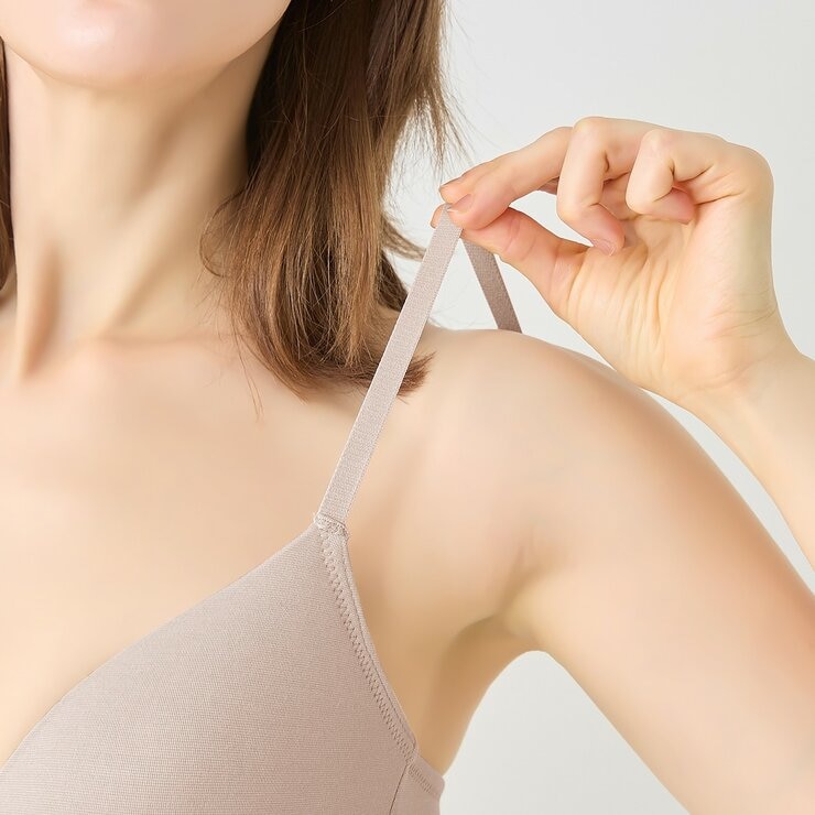 郡是 女涼感快乾後扣調整型內衣