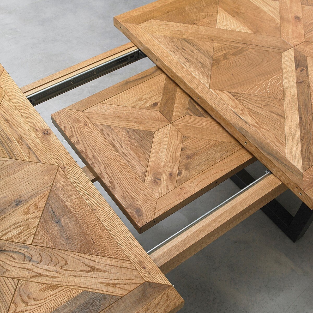Bentley Designs Indus Rustic 餐桌椅五件組
