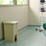 Rubbermaid Commercial Products 腳踏式垃圾桶 68公升