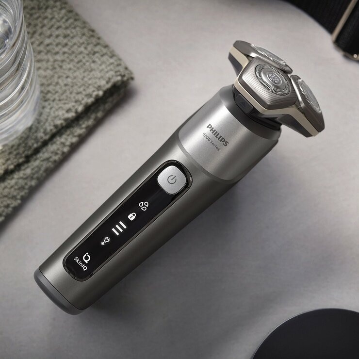 飛利浦 智能系列三刀頭電鬍刀 S6830/95