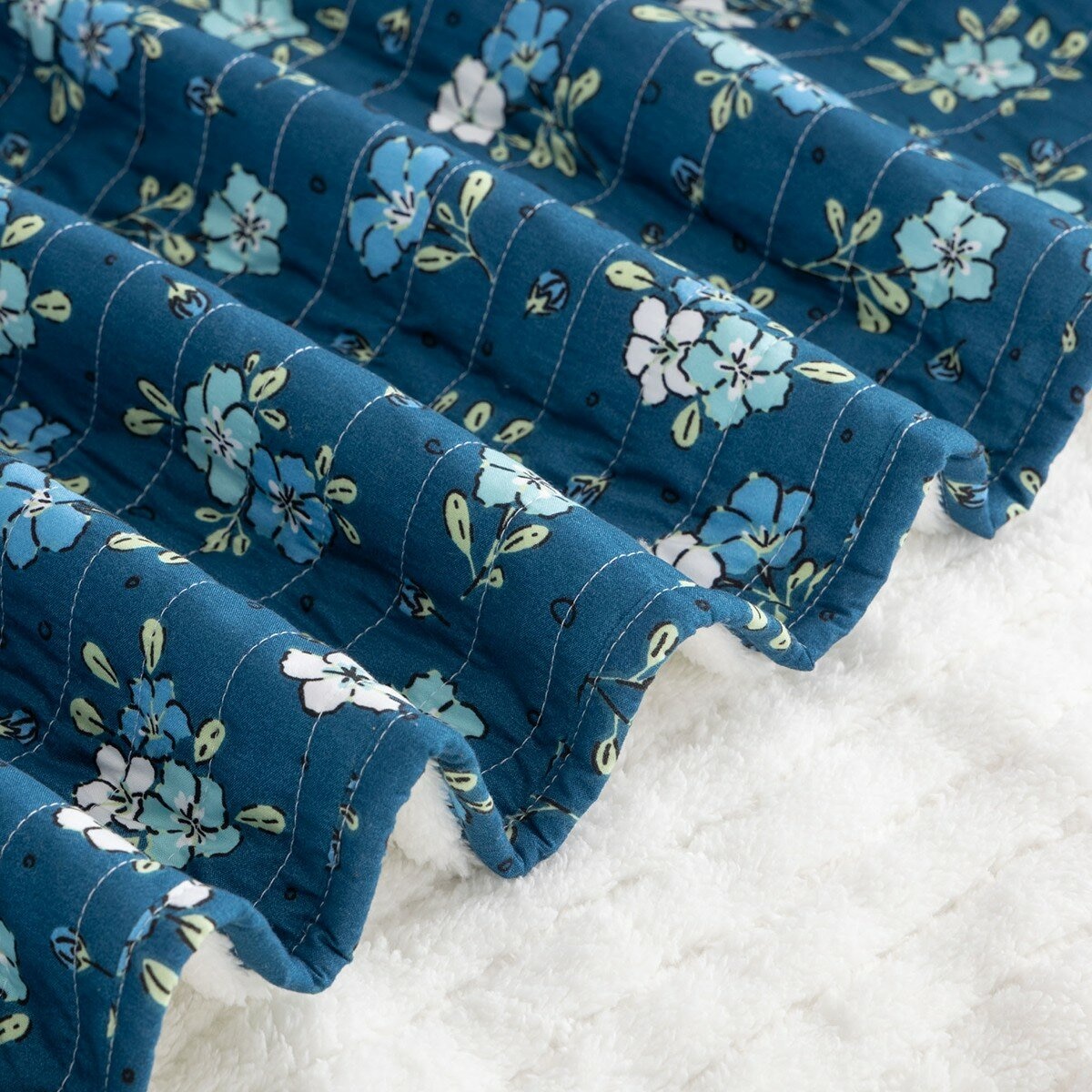 Berkshire 印花薄被毛毯 152公分 X 177公分 花卉 Berkshire 印花薄被毛毯 152公分 X 177公分 花卉