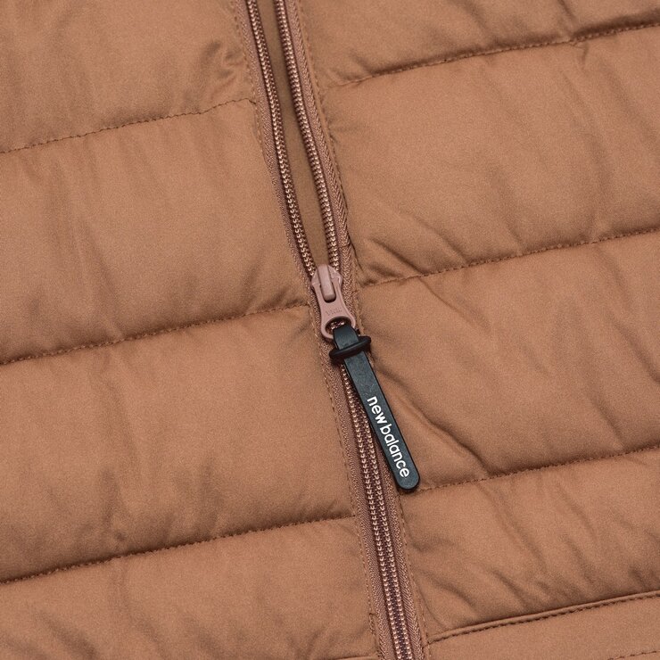 New Balance 男填充背心 棕