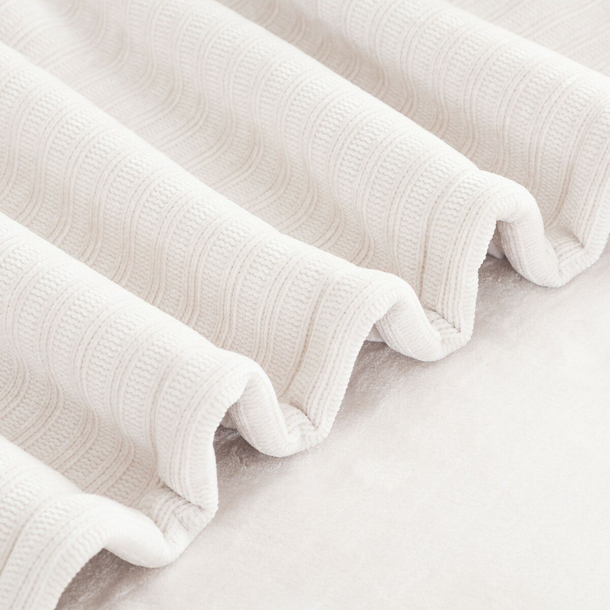 Berkshire 織紋柔軟舒適毯 152公分 X 177公分 白