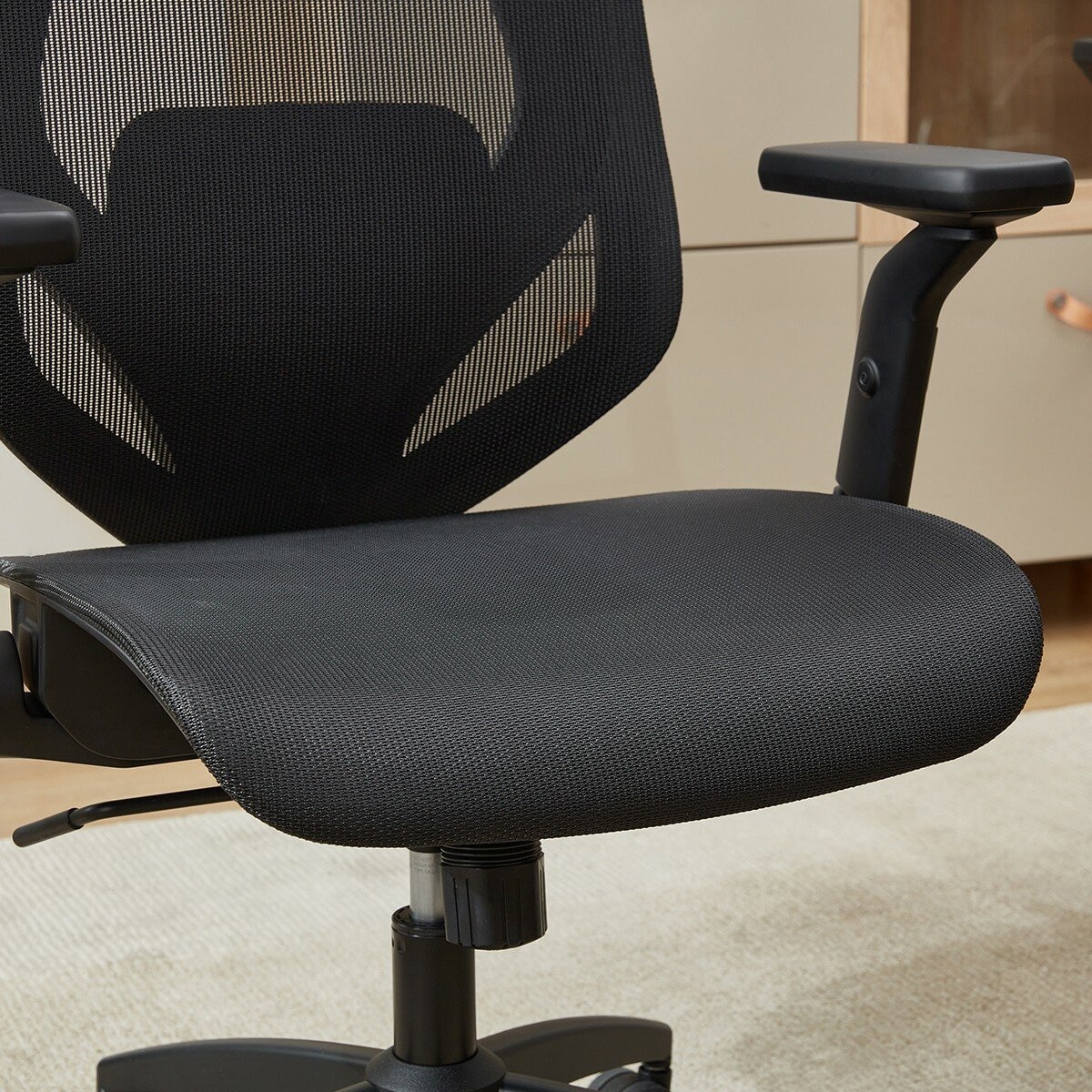 True Innovations 全網布辦公椅