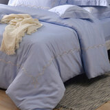 La Belle 雙人加大300織純棉刺繡被套床包4件組 180公分 X 186公分 藤蔓款 煙青藍