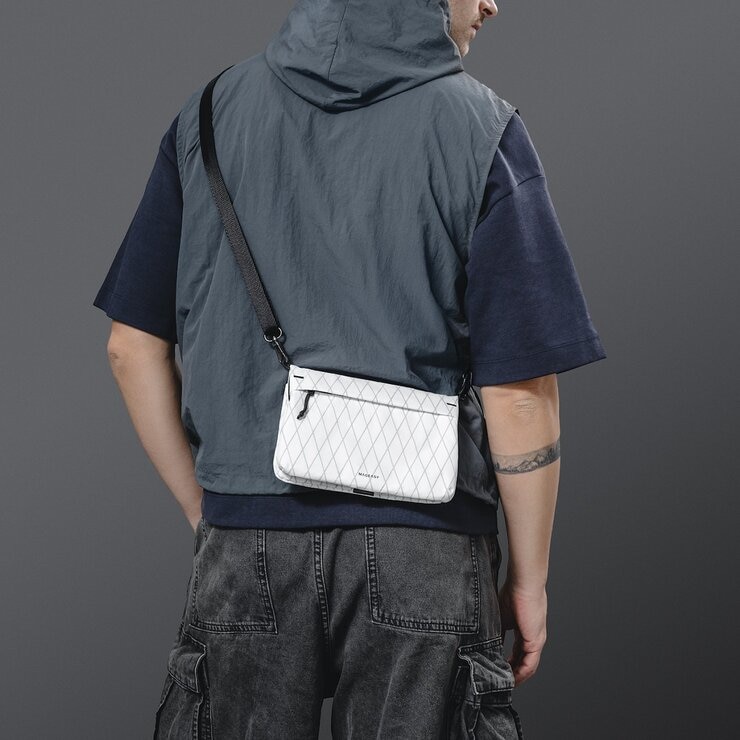 MAGEASY 2L 機能隨行包 白+黑掛繩