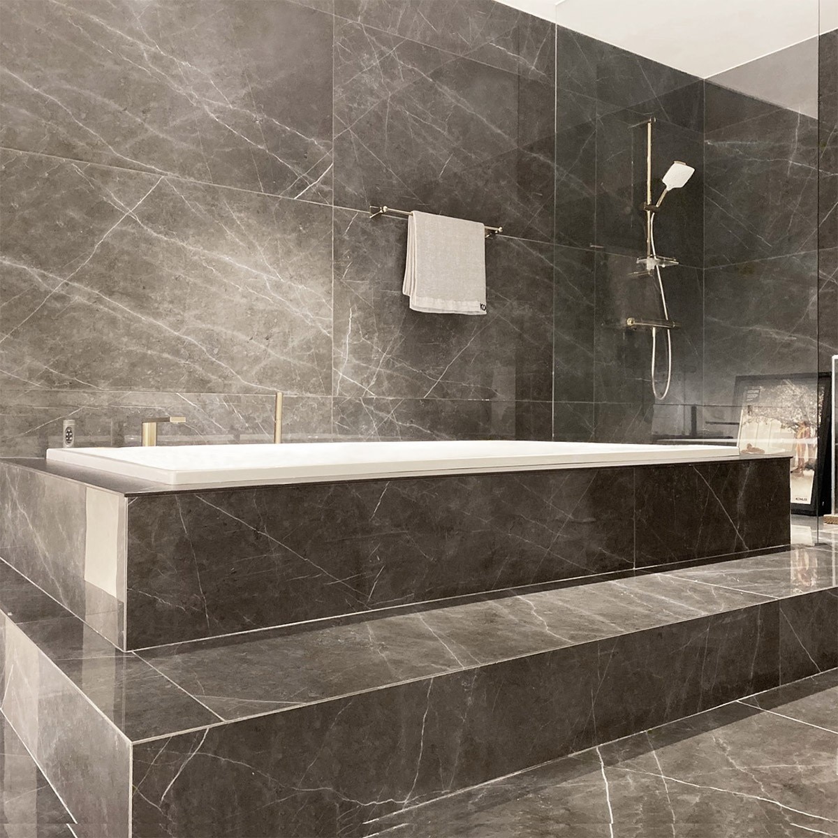 Kohler Struktura 1.5公尺崁入式壓克力浴缸 限配偏遠地區(第二區)