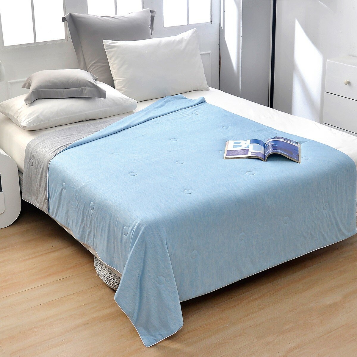 La Belle 素色涼感被 150公分 X 200公分 水藍 La Belle 素色涼感被 150公分 X 200公分 水藍