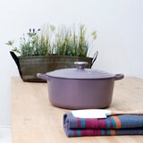 Le Creuset 雙耳圓形鑄鐵鍋 含鋼頭鍋蓋 28公分 水晶紫