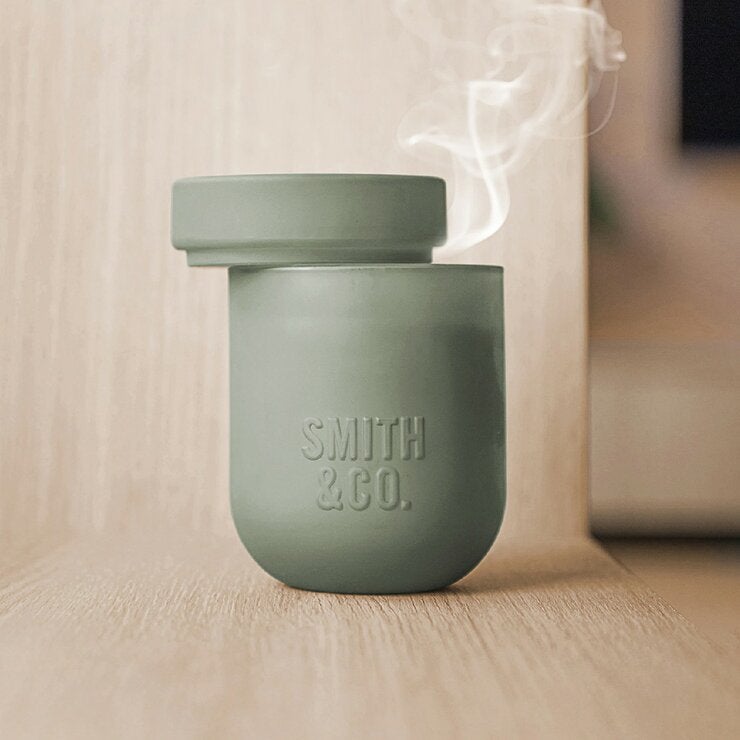 SMITH & CO. 香氛蠟燭 250公克 琥珀與小蒼蘭 SMITH & CO. 香氛蠟燭 250公克 琥珀與小蒼蘭