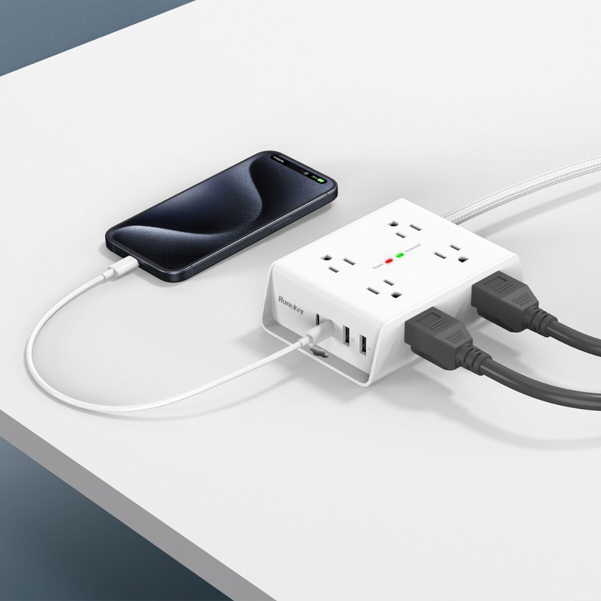 Huntkey 四面插孔延長線 含USB-A X 2 + USB-C X 2