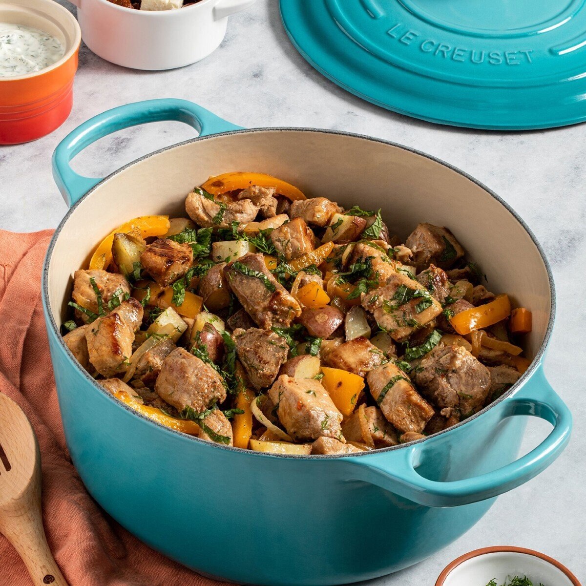Le Creuset 雙耳圓形鑄鐵鍋 含鋼頭鍋蓋 28公分 加勒比海藍