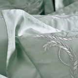 La Belle 雙人加大300織純棉刺繡被套床包4件組 180公分 X 186公分 藤蔓款 蒑草綠