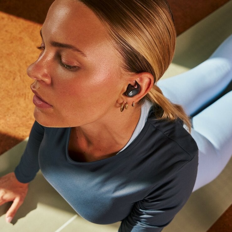 Powerbeats Fit 穩固貼合的無線入耳式運動耳機 極速黑