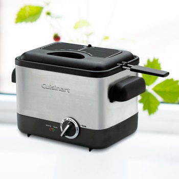 Cuisinart 不鏽鋼輕巧型溫控油炸鍋 (CDF-100TW) Cuisinart 不鏽鋼輕巧型溫控油炸鍋 (CDF-100TW)