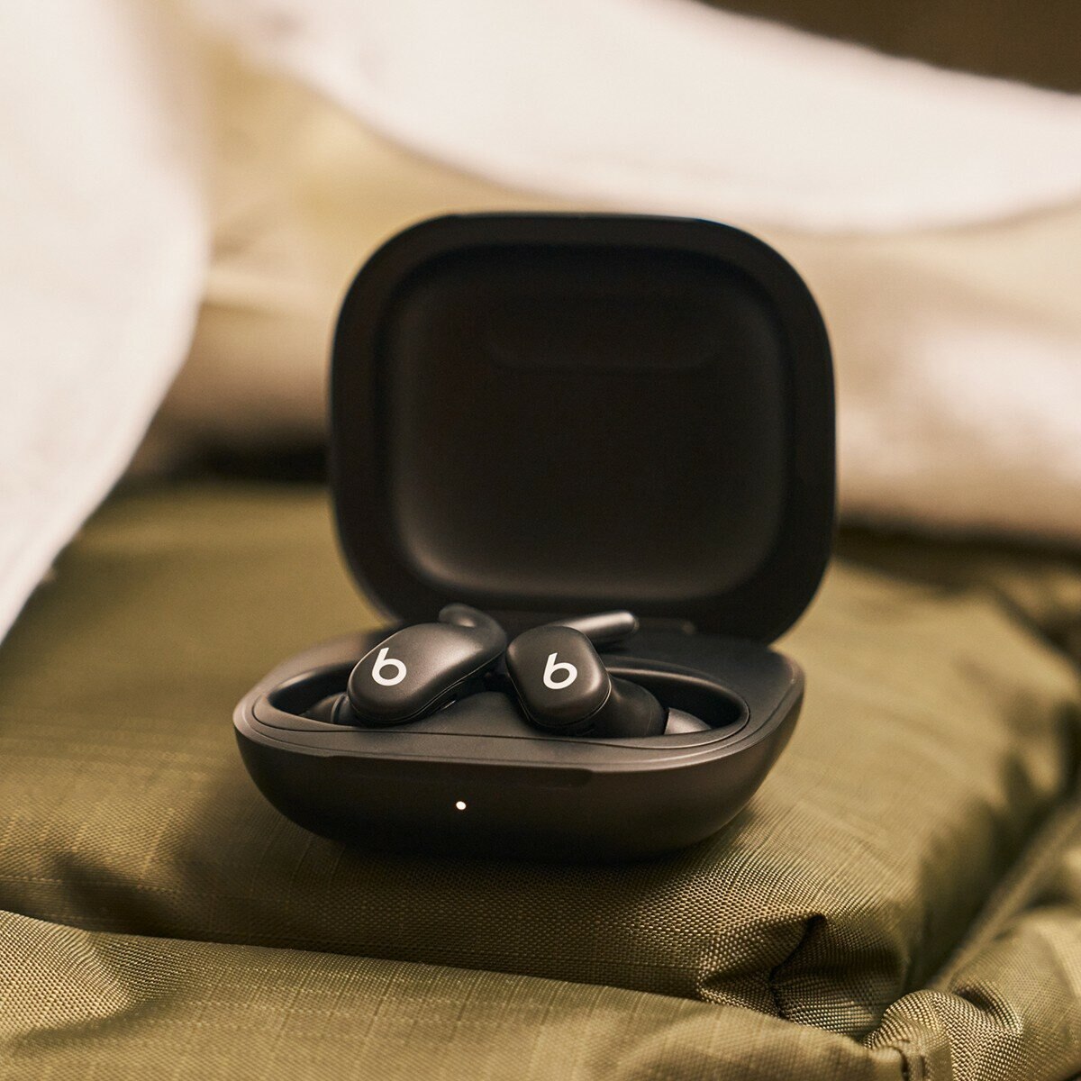 Powerbeats Fit 穩固貼合的無線入耳式運動耳機 極速黑