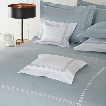 Wedgwood 刺繡加大兩用被套床包四件組 180公分 X 186公分 Wedgwood 刺繡加大兩用被套床包四件組 180公分 X 186公分
