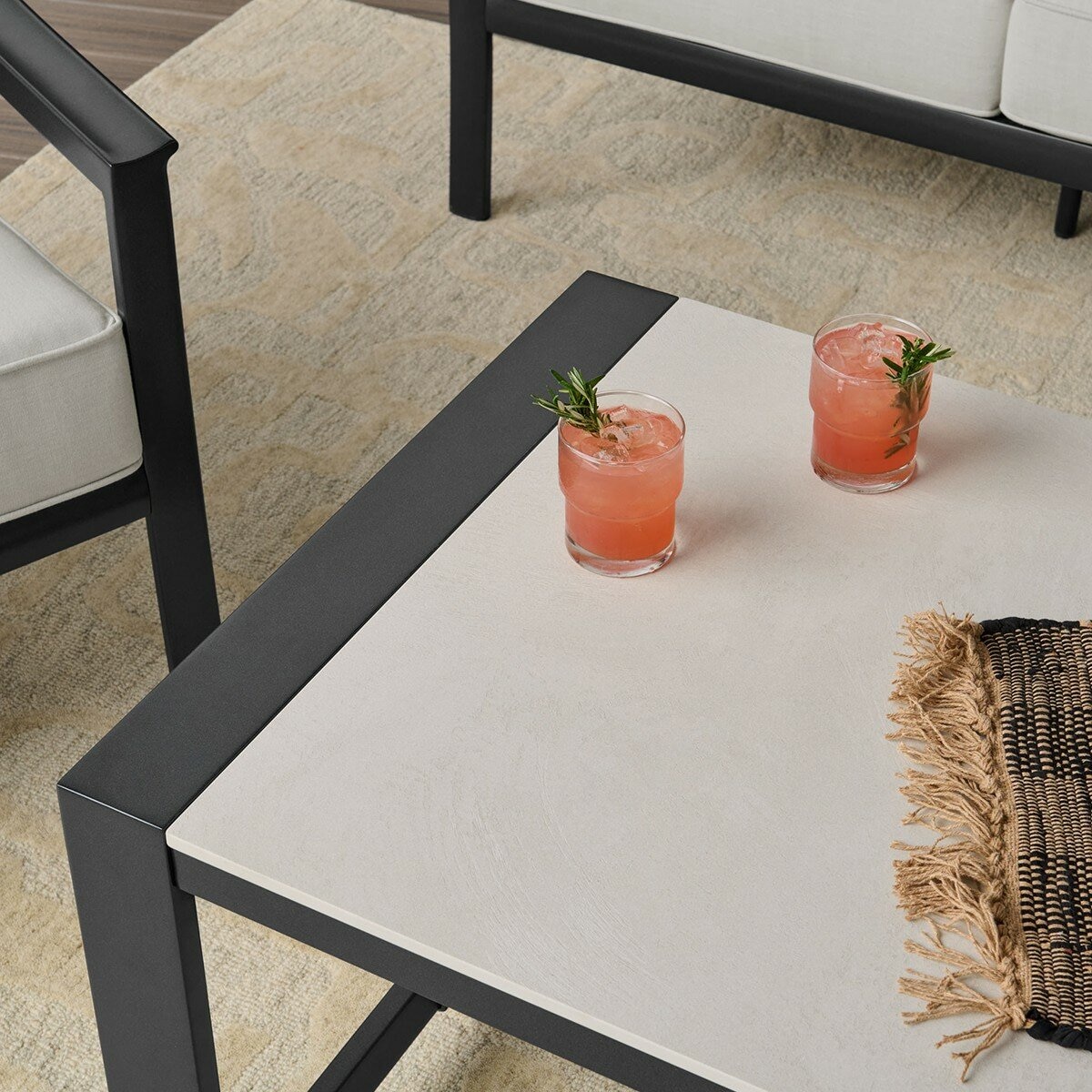 AGIO Stinsley 戶外休閒沙發四件組