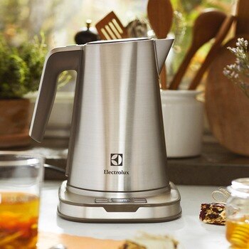 伊萊克斯設計家系列智慧溫控保溫電茶壺 (EEK7804S) 伊萊克斯設計家系列智慧溫控保溫電茶壺 (EEK7804S)